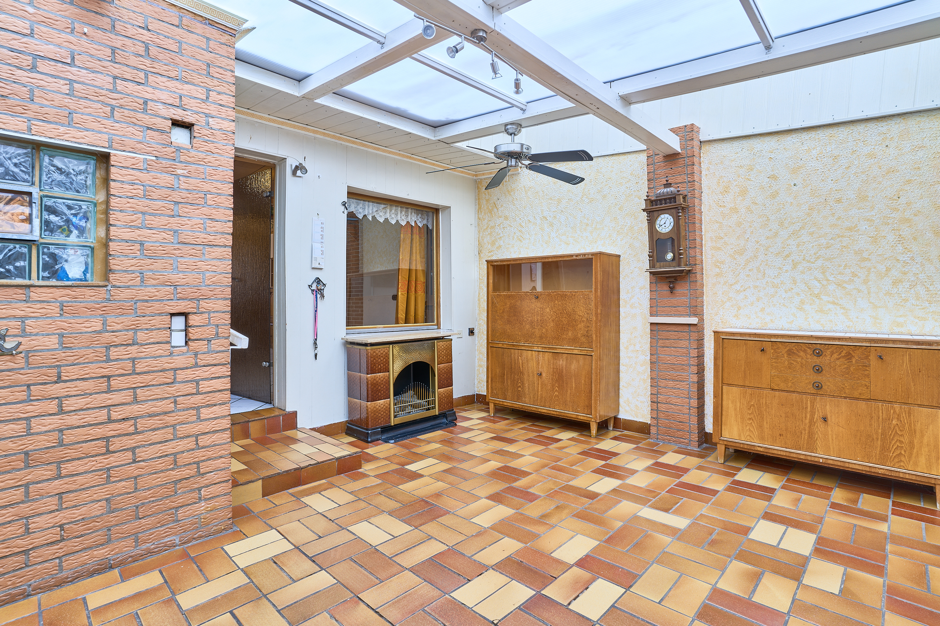 Doppelhaushälfte in Dormagen-Delhoven – viel Potenzial auf großzügigem 613 m²-Grundstück – Ansicht 4