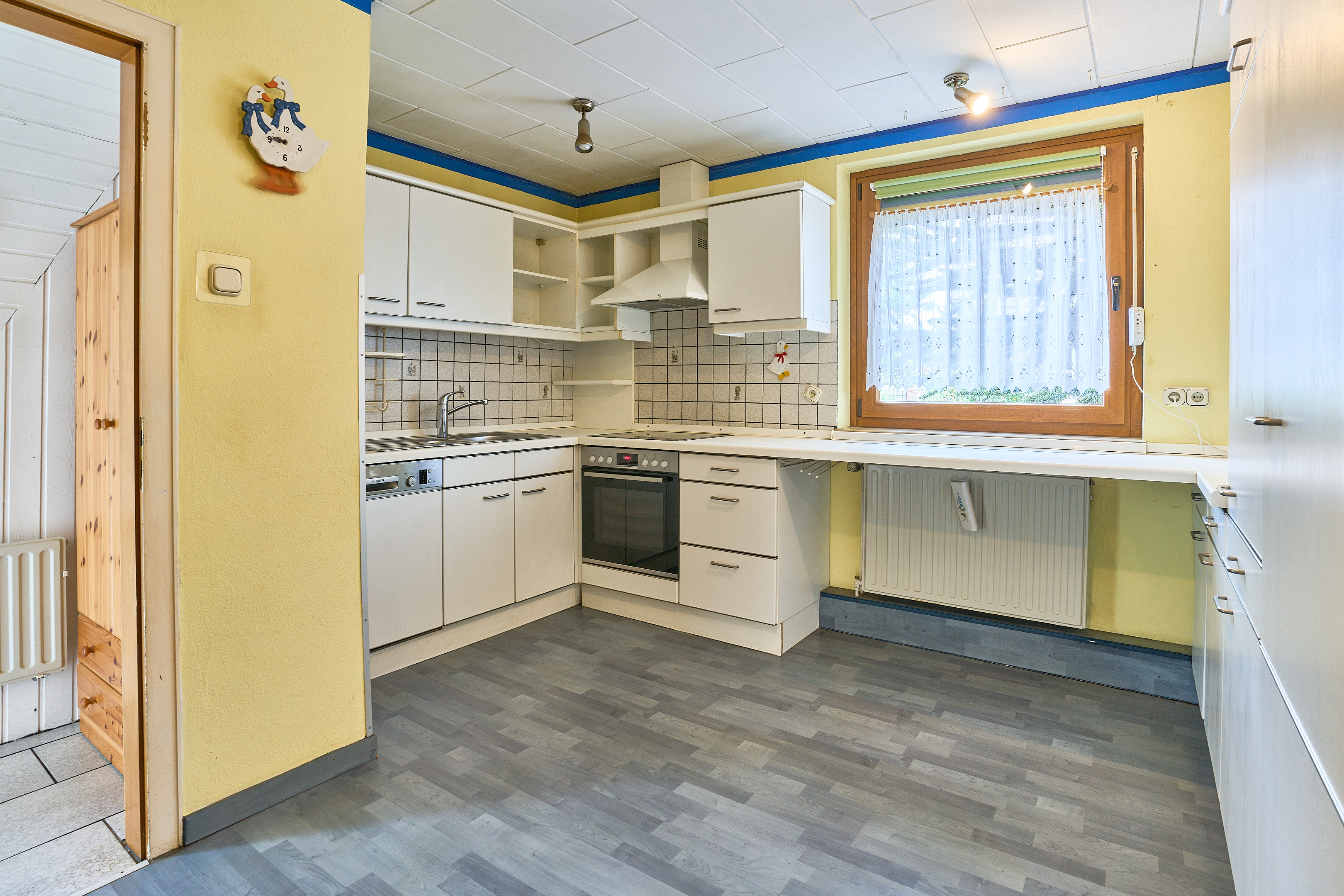 Doppelhaushälfte in Dormagen-Delhoven – viel Potenzial auf großzügigem 613 m²-Grundstück – Ansicht 5